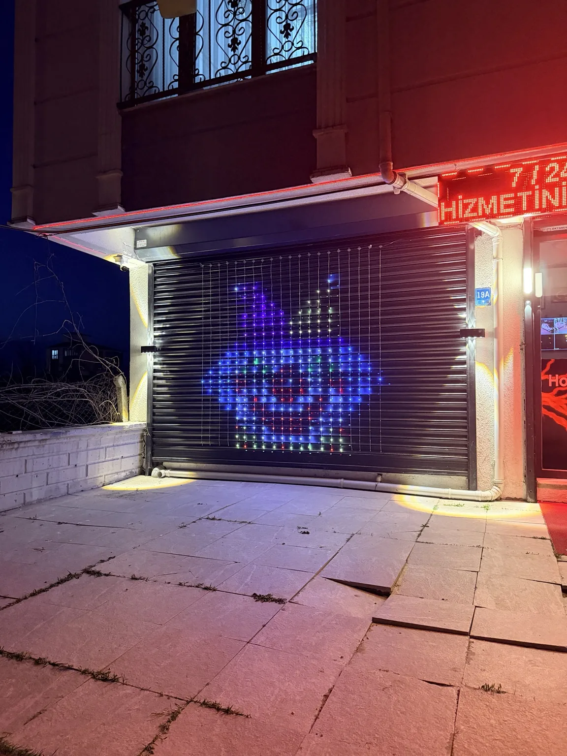 Canlı Elektrik - LED vitrin uygulaması