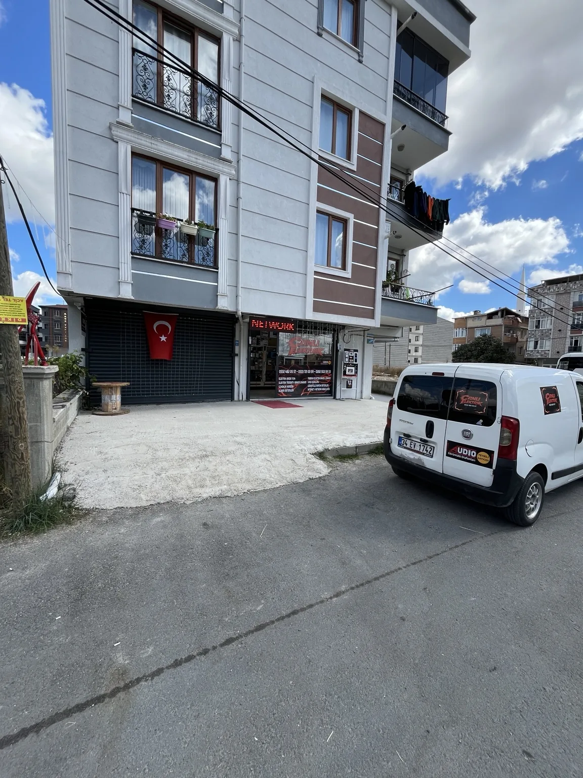 Canlı Elektrik - Canlı Elektrik servis aracı ve mağaza